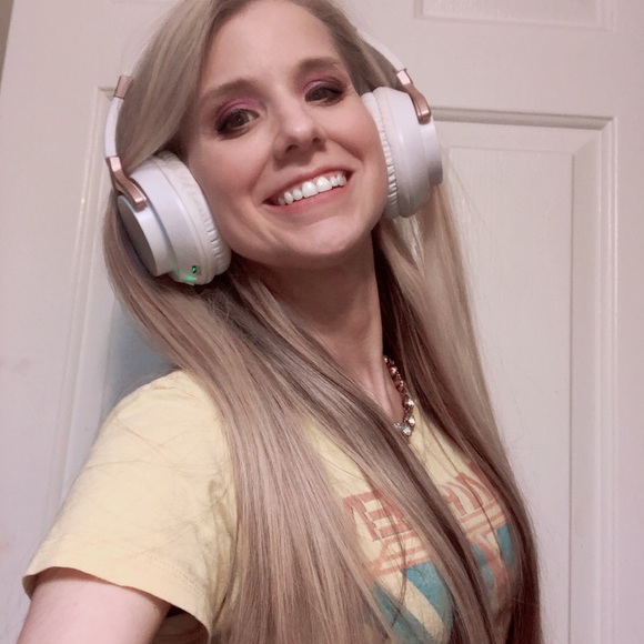 Meet your Posher, Carly - Picture 2 of 5